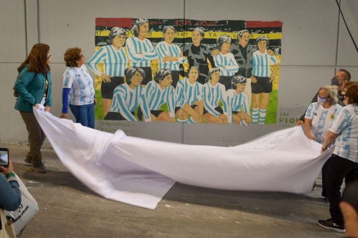 Homenaje a "Las Pioneras" del fútbol femenino Homenaje a "Las Pioneras" del fútbol femenino