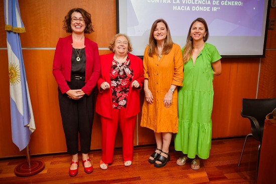 PANEL DESAFÍOS ACTUALES DE LA LUCHA CONTRA LA VIOLENCIA DE GÉNERO PANEL DESAFÍOS ACTUALES DE LA LUCHA CONTRA LA VIOLENCIA DE GÉNERO
