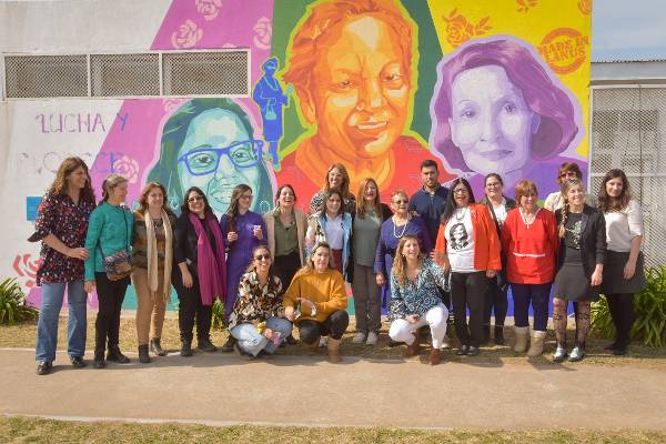 Inauguración del mural de "Ellas no estaban pintadas" en América
