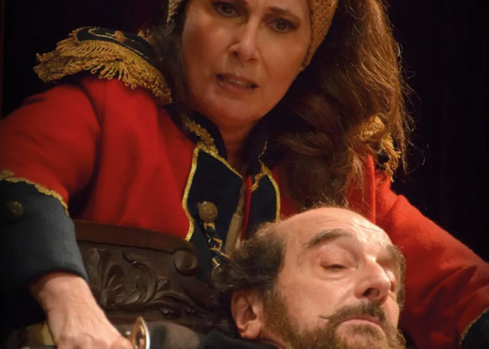 Luisa Kuliok y el actor y escritor Roberto Germano