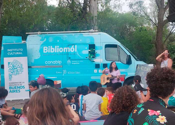 Bibliomóviles recorriendo la Provincia de Buenos Aires.