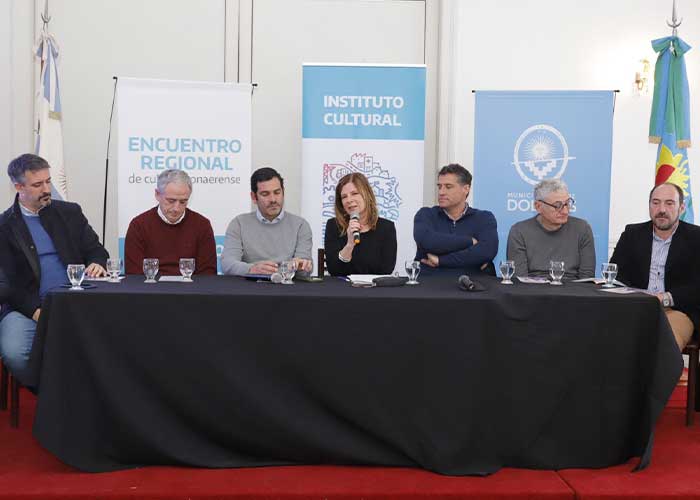 Saintout en el Salón Blanco de la Municipalidad de Dolores