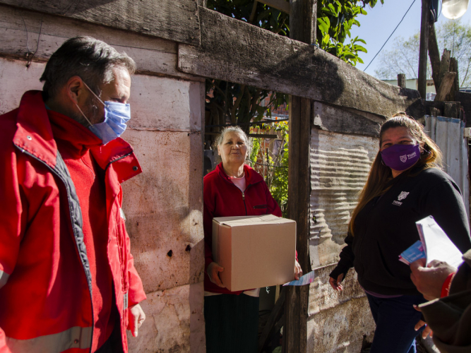 Operativo de asistencia alimentaria en el barrio Garrote de Tigre