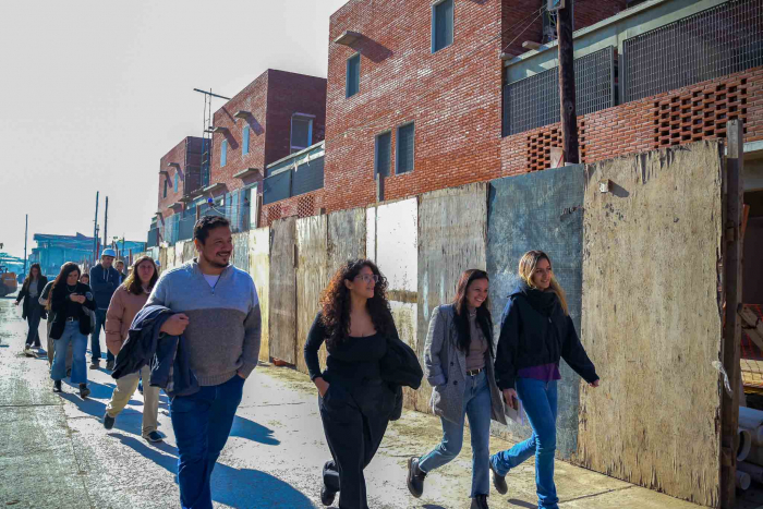 Barrios recorrió la construcción de viviendas en Lanús