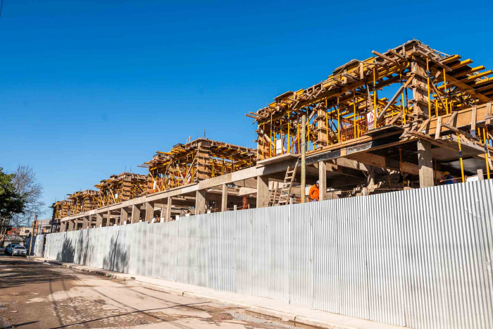 Avanza la construcción de 48 viviendas en Villa Porá