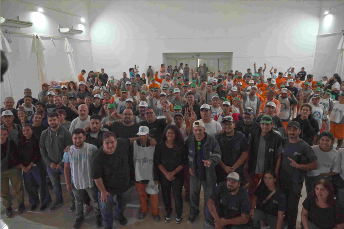 200 trabajadores y voluntarios se sumaron a los operativos de reconstrucción de Bahía Blanca