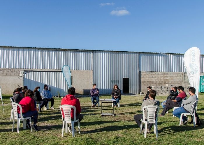 Encuentro con vecinos y vecinas para dialogar sobre los proyectos de reurbanización en San Vicente