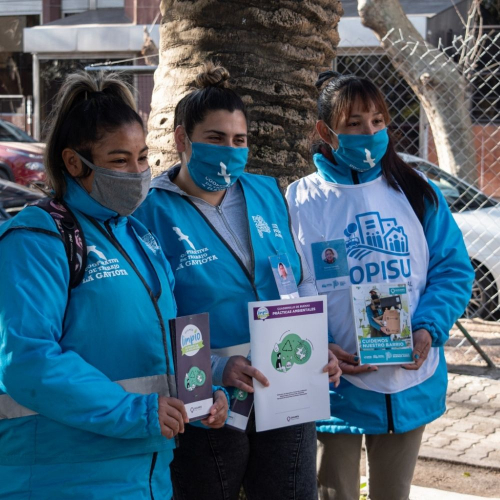 Promotoras ambientales en la jornada de concientización en Bernal