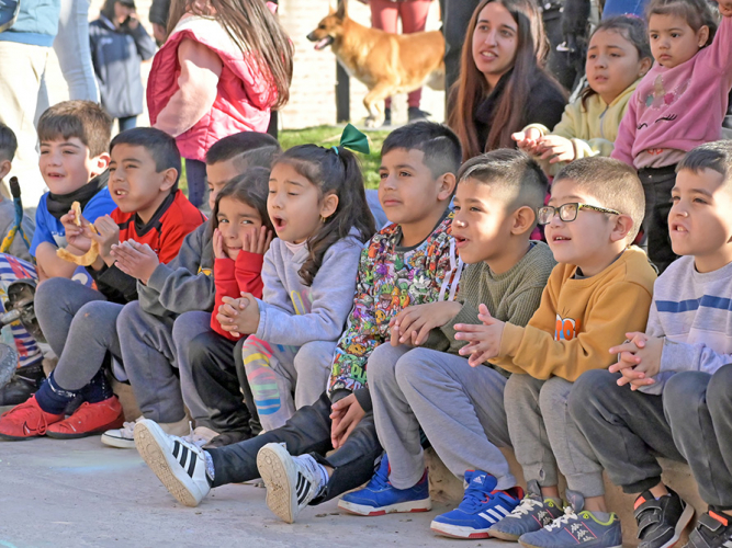 Juegos, talleres y espectáculos fueron algunas de las actividades que disfrutaron familias de los barrios populares de Quilmes, 