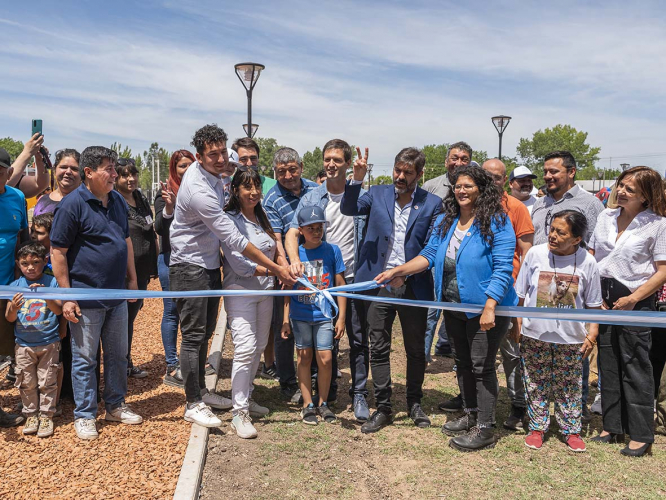 Acto de apertura de la plaza Amarilla del barrio San José