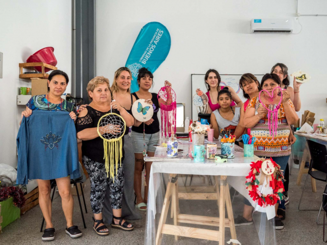 Taller recreativo para personas adultas mayores de Villa Porá, Lanús  