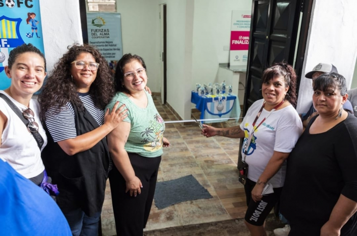 Barrios inauguró un espacio recuperado para el club Las Piedritas Juniors en Villa Itatí