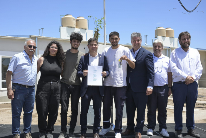 Barrios, Kicillof, Calderaro y Aristimuño firmaron contratos para mejorar la infraestructura de barrios populares de Bahía Blanca y Coronel Rosales Barrios, Kicillof, Calderaro y Aristimuño firmaron contratos para mejorar la infraestructura de barrios populares de Bahía Blanc