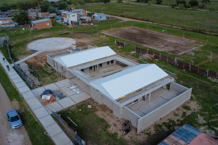 Avanza la construcción de un centro comunitario en el barrio La Esmeralda