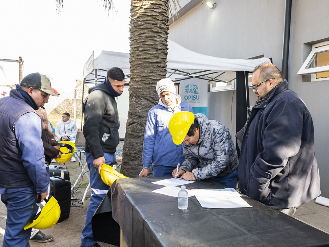 Firma del acta de acuerdo para el inicio de obras en Presidente Sarmiento