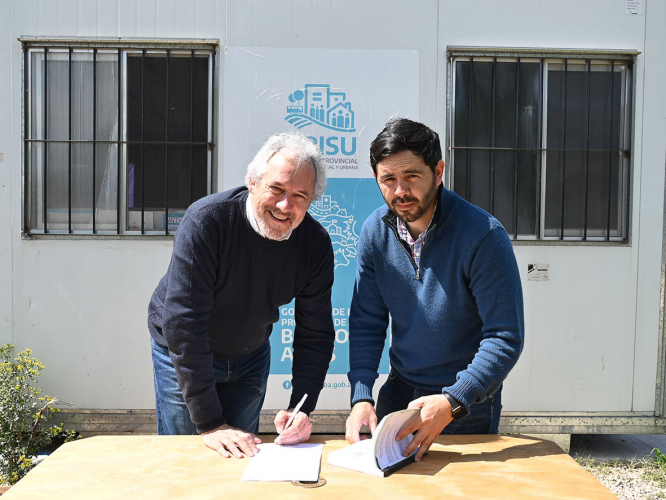 Firma de inicio de obra de red de agua en el barrio Autódromo de Mar del Plata