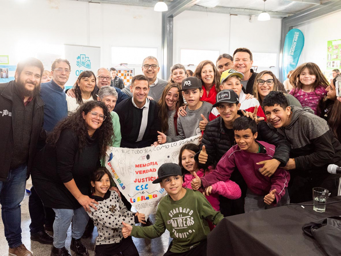 Barrios, Álvarez y autoridades de Educación encabezaron un encuentro con siete centros socioeducativos de Lanús