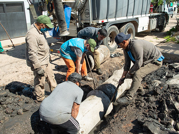 Colocación de caños pluviales en Villa Itatí