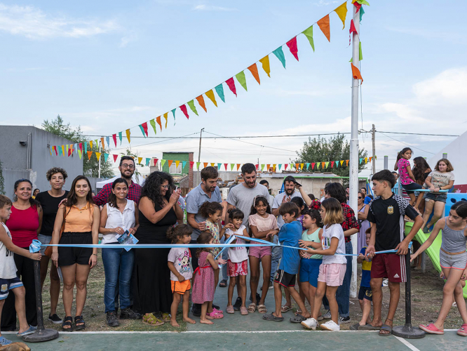 Inauguración de la plaza Peñaloza en el distrito de Mercedes