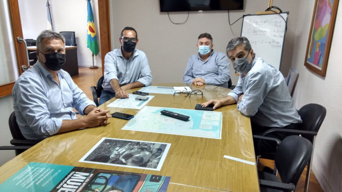 Mesa de trabajo por obras hidráulicas para Azul