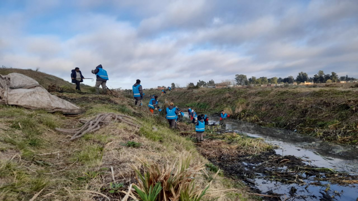 Operativos de limpieza de Canales y Arroyos en La Plata y Almirante Brown 