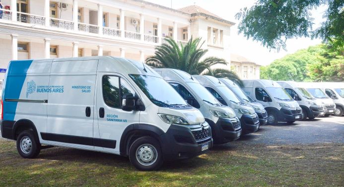 Salud entregó móviles equipados de atención para las 12 Regiones Sanitarias