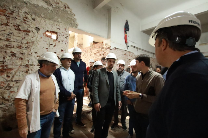 Kreplak recorrió las obras de reconstrucción del hospital Meléndez