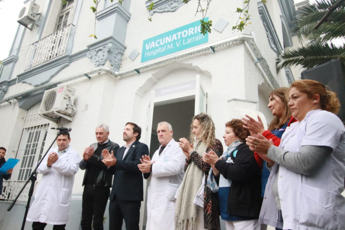 Kreplak entregó ambulancia e inauguró obras en los hospitales Sbarra y Larrain