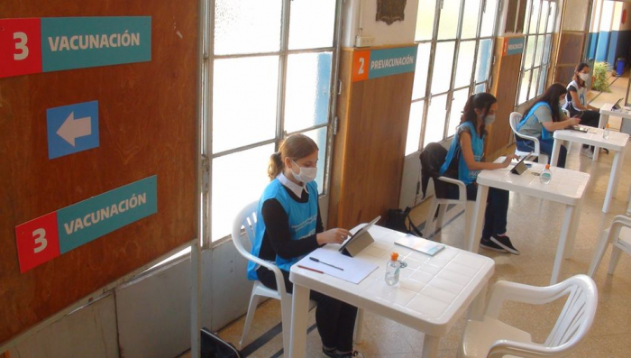 controles en las postas de vacunación 