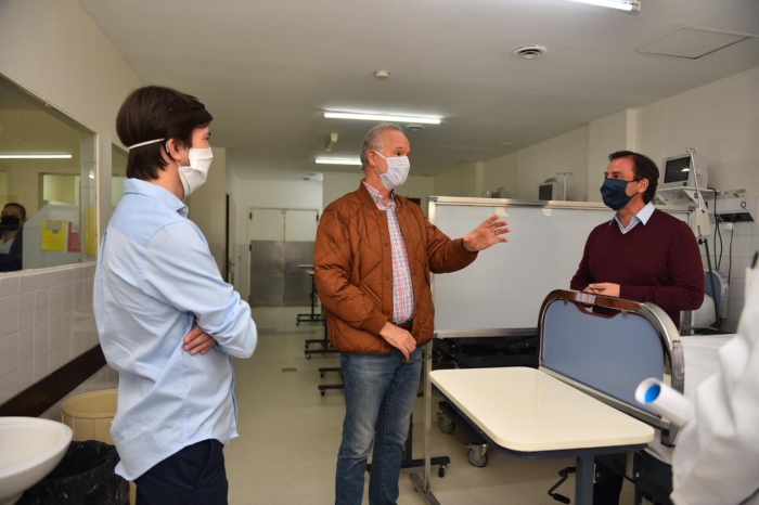 El ministro recorrió el nuevo hospital de Escobar