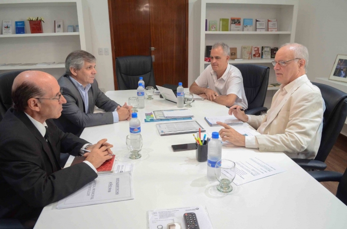 Encuentro de trabajo con el intendente y el secretario de Salud de Chivilcoy