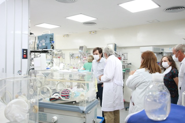 El ministro de Salud bonaerense, Nicolás Kreplak, visitó hoy el Hospital Zonal de Agudos “Gobernador Domingo Mercante”, donde en