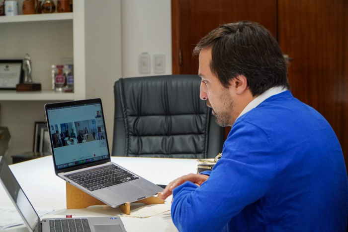 El ministro en diálogo con las autoridades sanitarias de Brasil.