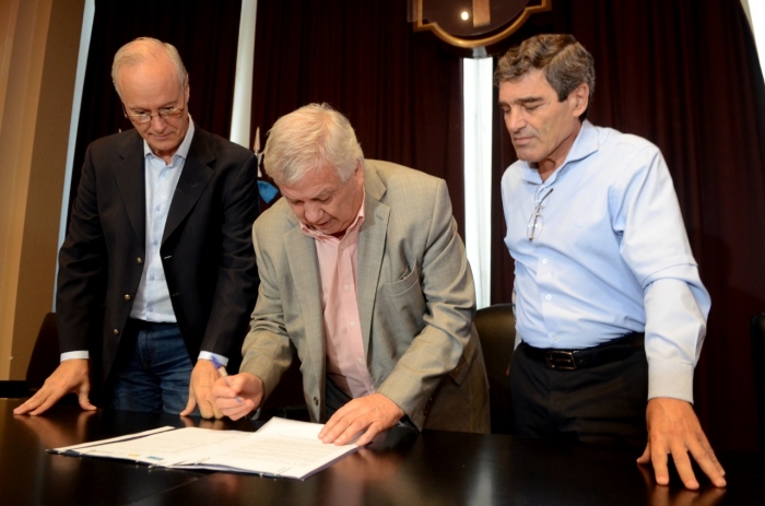 Firma del convenio en la facultad de Medicina de la UBA