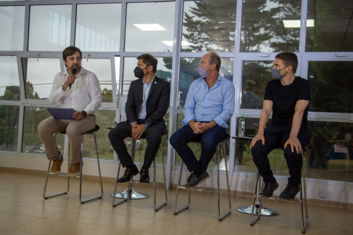 El Gobernador junto a los ministros y el intendente de Monte Hermoso.