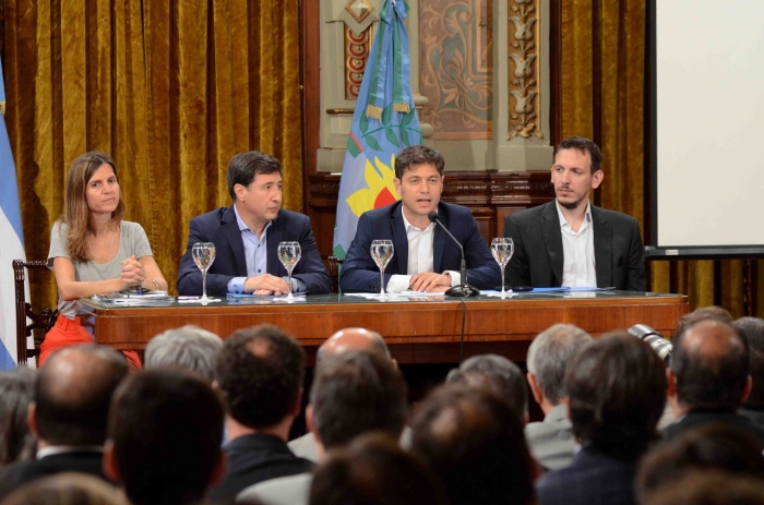 Kicillof y Arroyo firmaron el convenio en el Salón Dorado