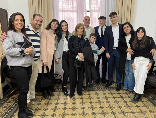 Parte del equipo que recibió la distinción.