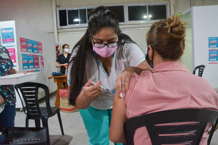 La cartera sanitaria bonaerense calificó de “éxito rotundo” a la jornada de vacunación que se llevó a cabo en 104 postas durante