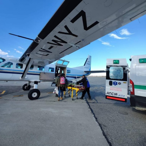 Traslado aéreo de una niña de 4 años de Bariloche a un hospital de La Plata