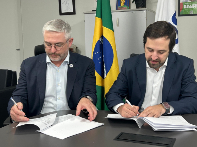 Firma de convenio con Brasil