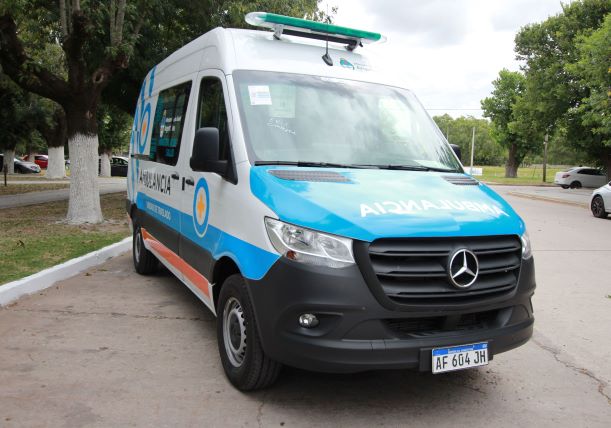 Kicillof y Kreplak entregaron una nueva ambulancia en Mar Chiquita