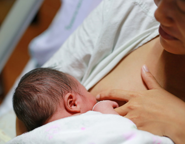 Salud diseñó una leche de fórmula para personas gestantes y en lactancia