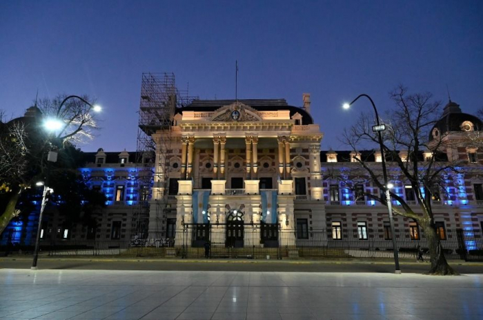 Iluminan la Casa de Gobierno