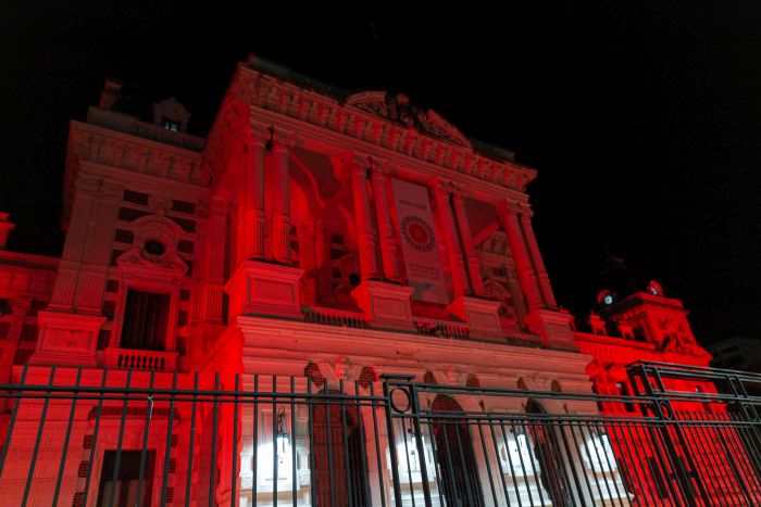 La Provincia iluminó de rojo la Casa de Gobierno