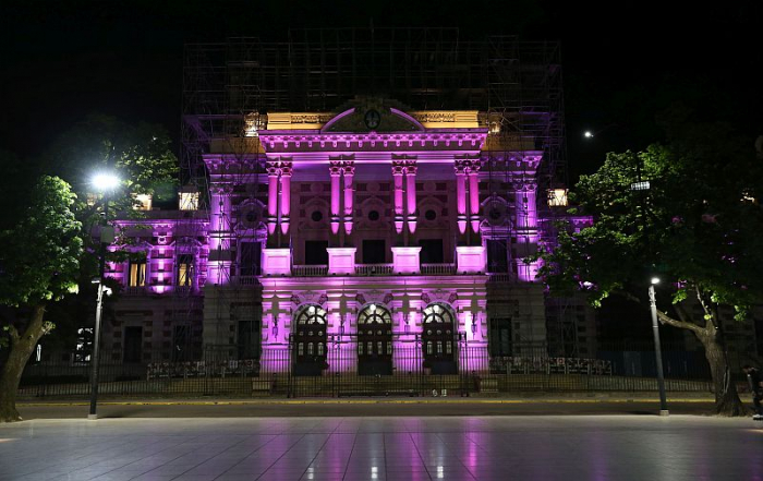 Iluminan la Casa de Gobierno