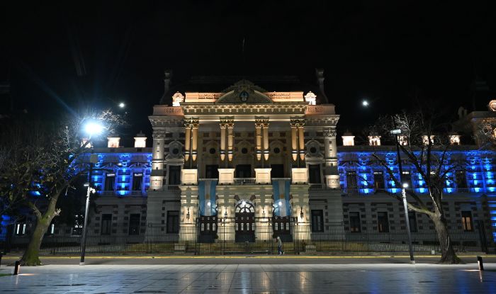 Iluminan la Casa de Gobierno