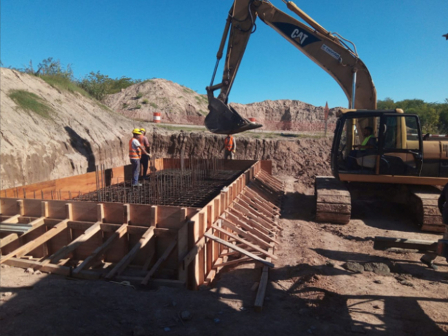 Tareas de construcción del nuevo puente de acceso a Goldney–Olivera