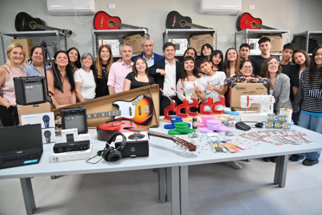 Junto al intendente Jorge Ferraresi