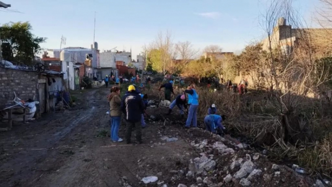 Limpieza de arroyo en Lomas de Zamora