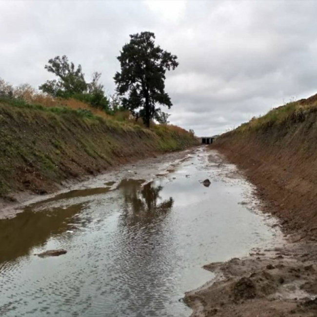 Limpieza, reperfilado y cambio de alcantarillas del Arroyo Bustillo